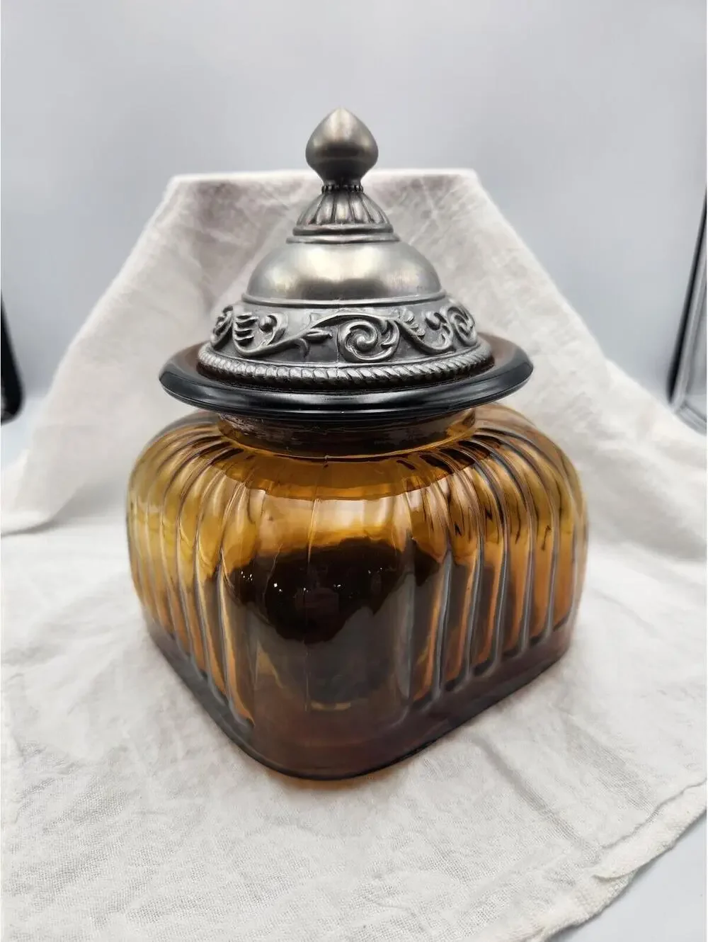 Vintage Style Amber Glass Jar with Ornate Pewter Tone Metal Lid Decorative I3 - Picture 4 of 12